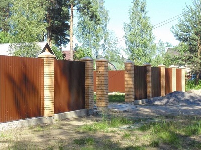 Монтаж забора из металлопрофия в Кобрине