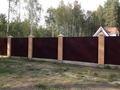 Установка забора из металлопрофиля в Кобрине